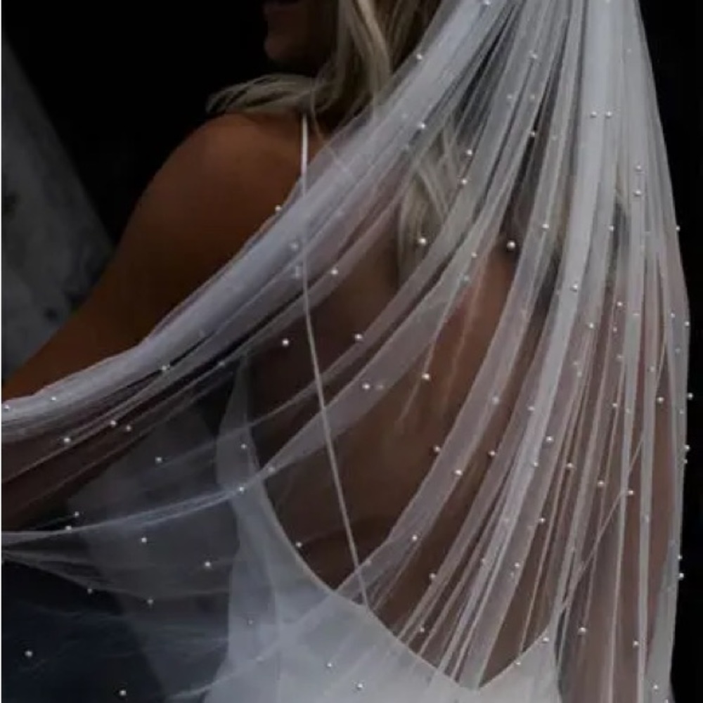 Wedding cathedral pearl veil